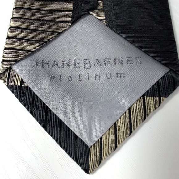 JHANE BARNES Platinum Mens 100% Silk tie JAPAN Geometric Black/Gold 58.50 x 3.75 - Picture 6 of 10